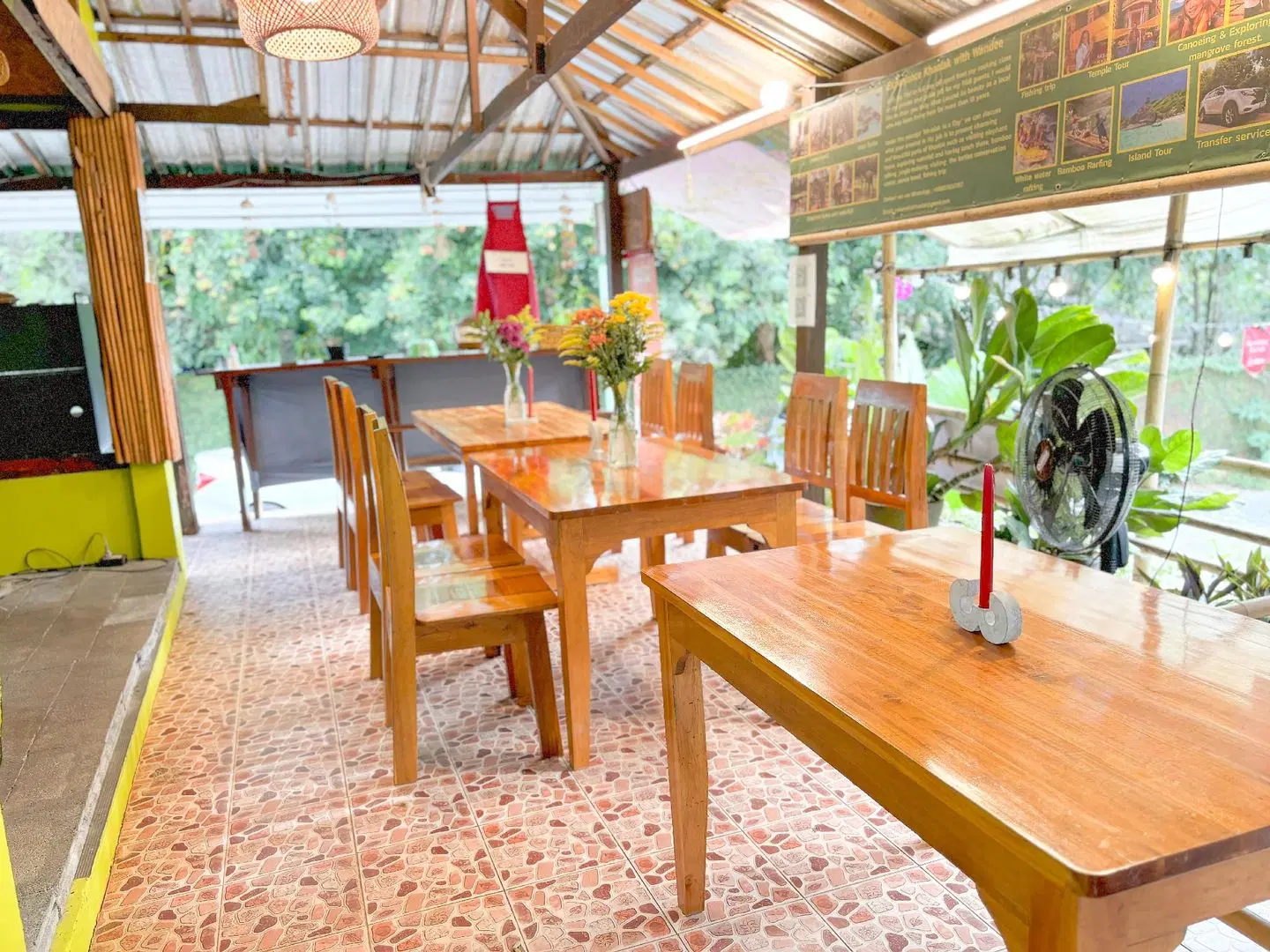 Les Fleurs House Restaurant