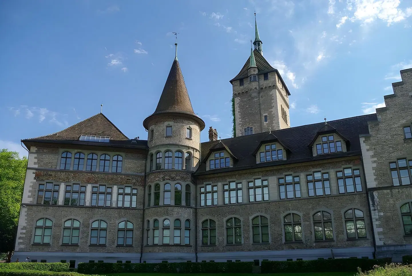 Olympia EXTERIOR