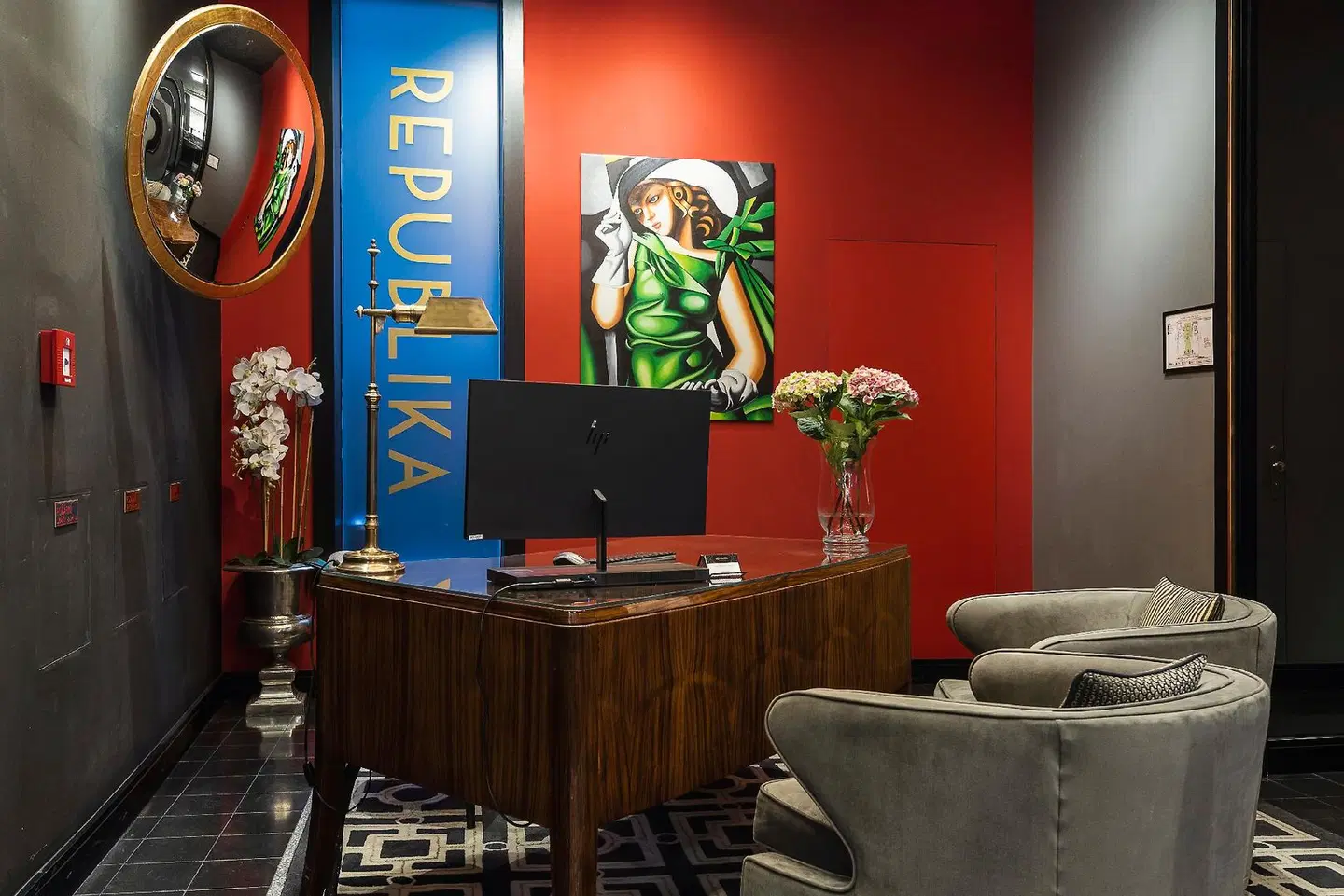 Hotel Republika & Suites Bar