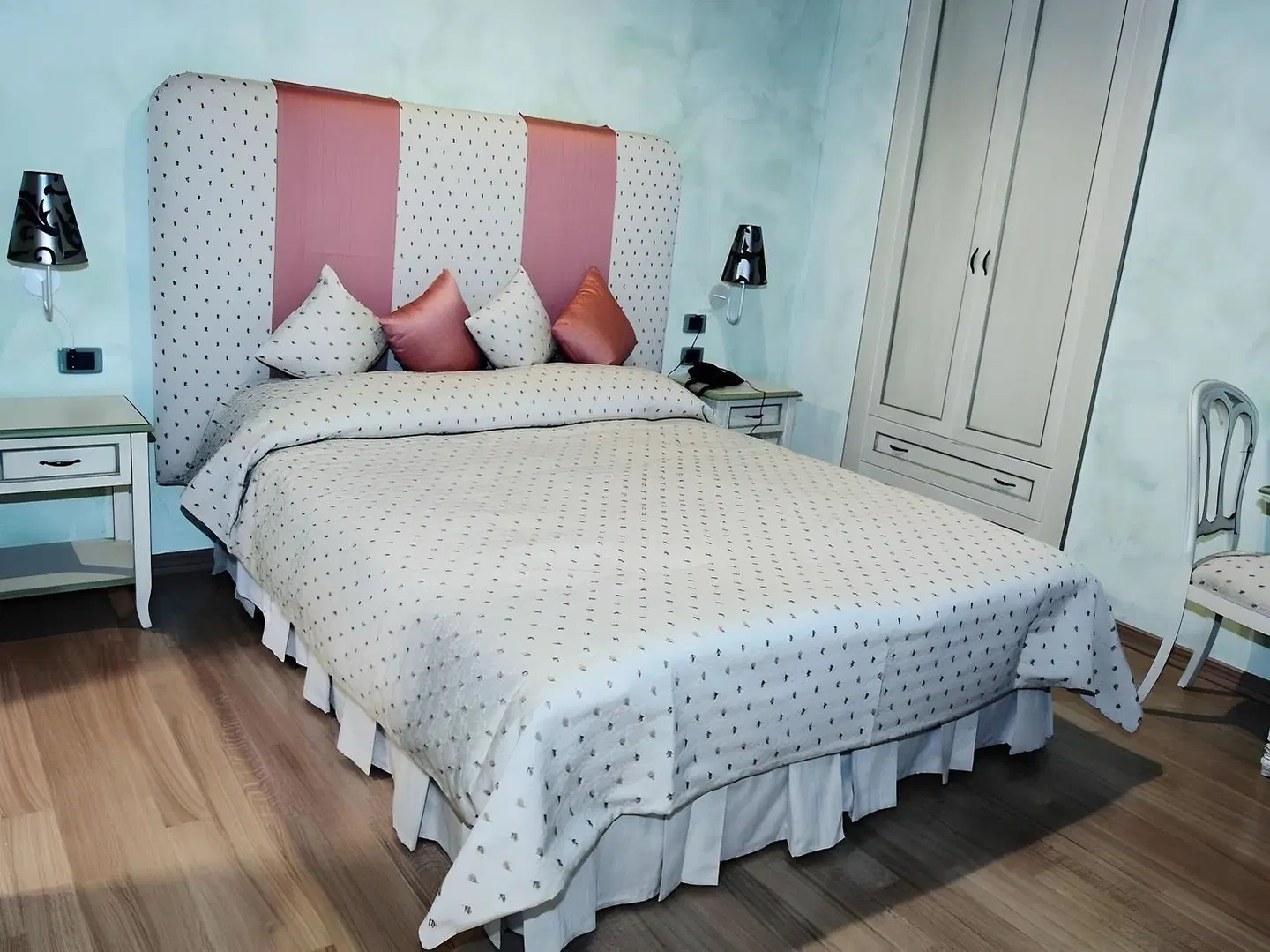 Rhona's Rooms ROOM_EXAMPLE