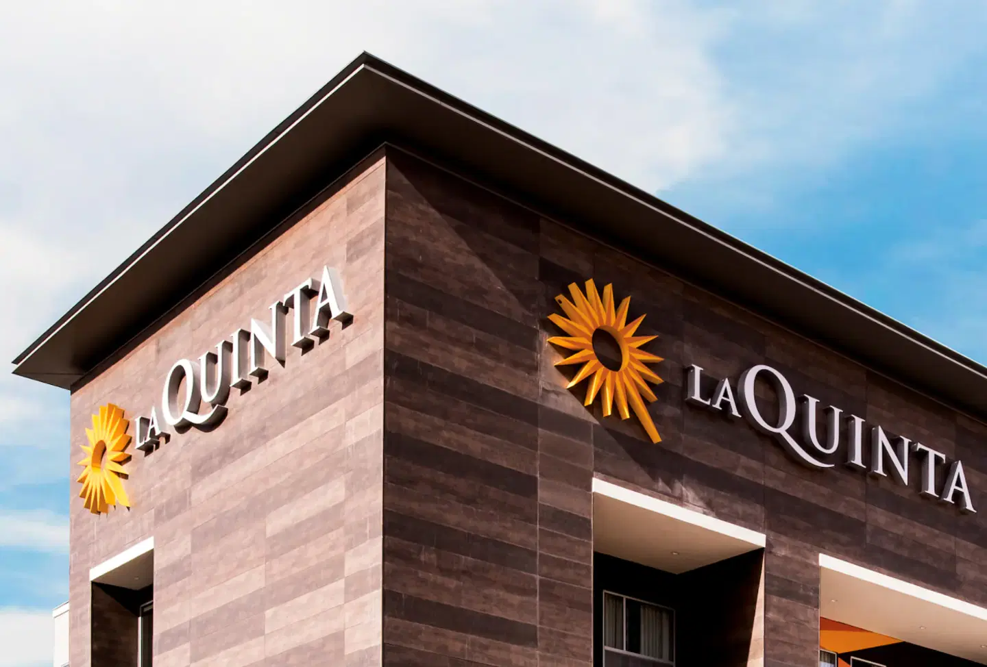 La Quinta Inn & Suites by Wyndham San Antonio Seaworld/LAFB EXTERIOR