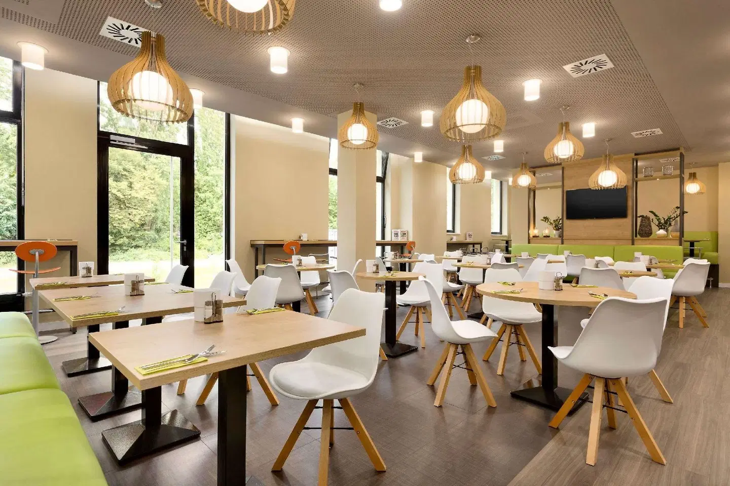 Super 8 by Wyndham Freiburg Restaurant