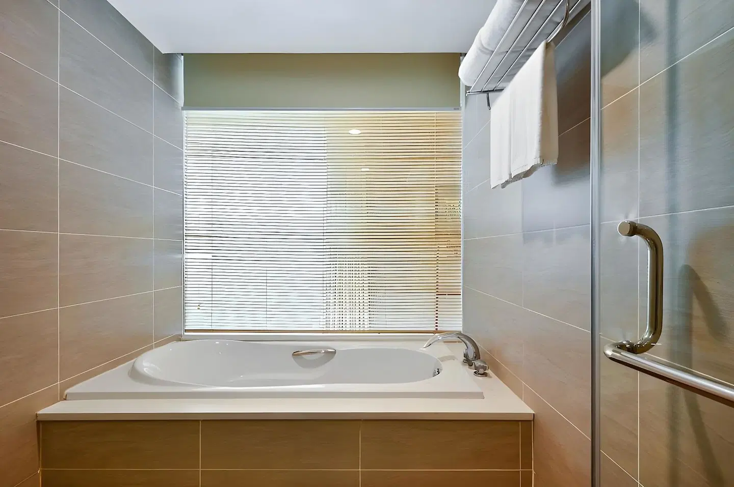 Muong Thanh Saigon Centre Hotel Badezimmer