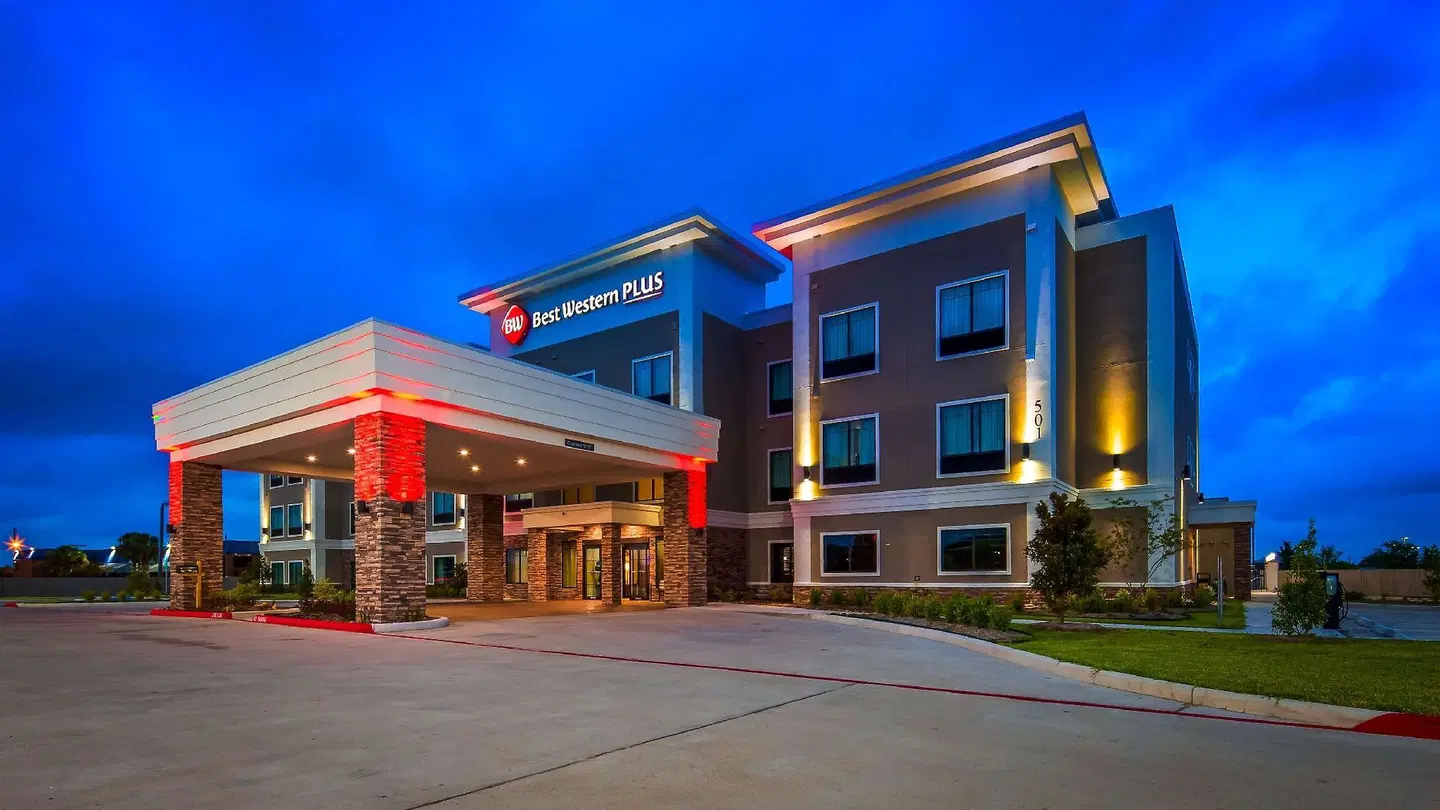 Best Western Plus Bay City Inn & Suites EXTERIOR
