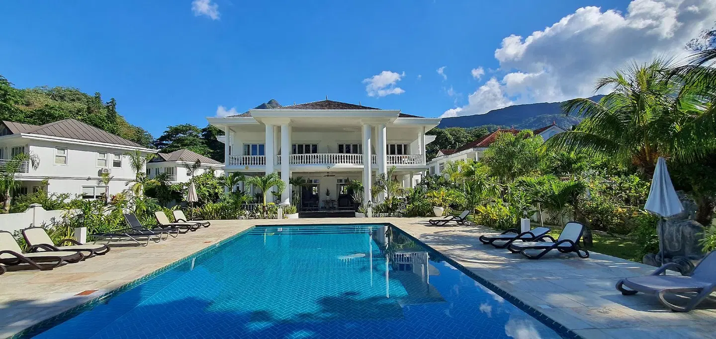 Chateau Elysium OUTDOOR_POOL
