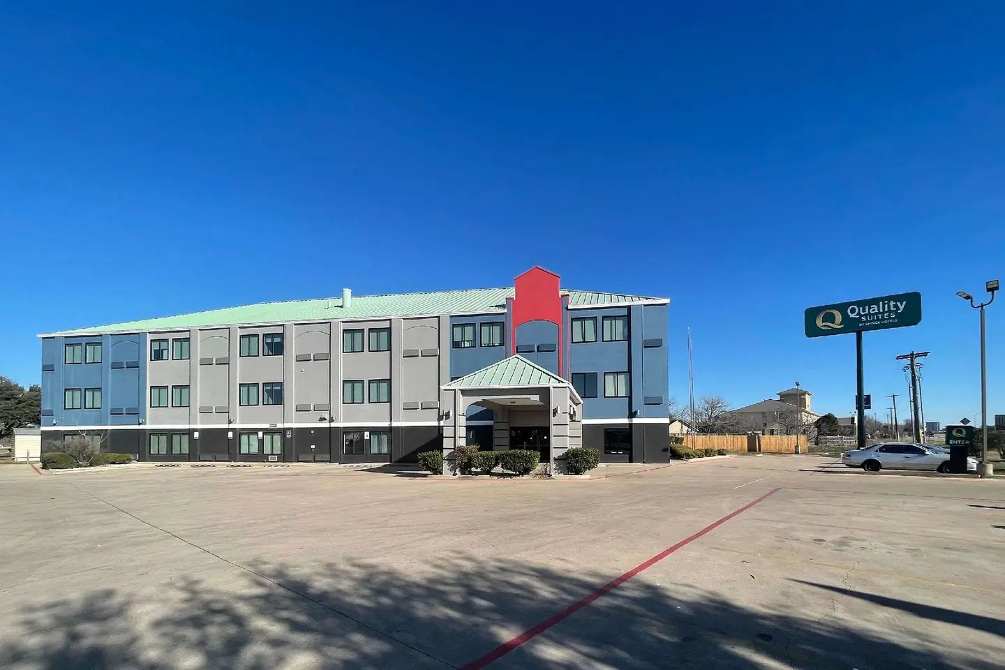 Quality Suites EXTERIOR