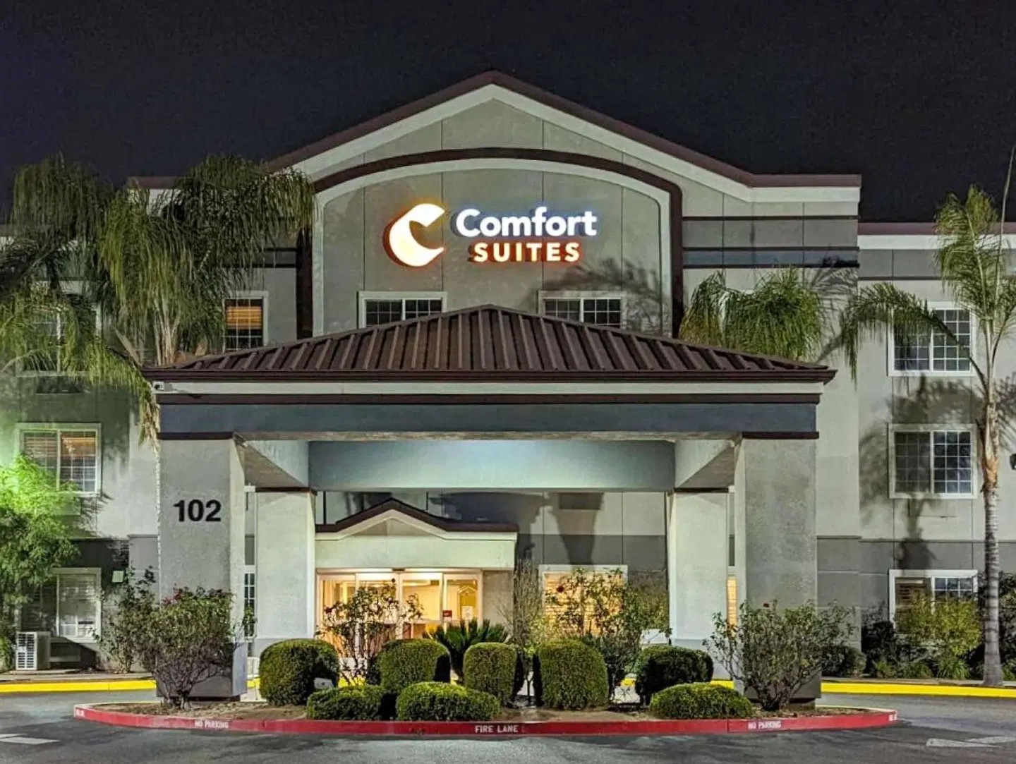 Comfort Suites Fresno River Park EXTERIOR