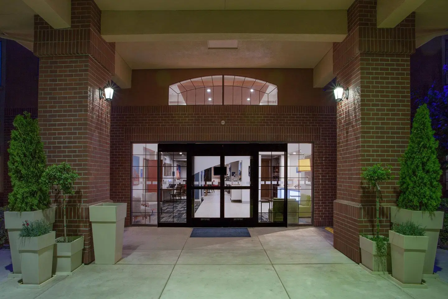 Holiday Inn Express & Suites Davis - University Area by IHG EXTERIOR