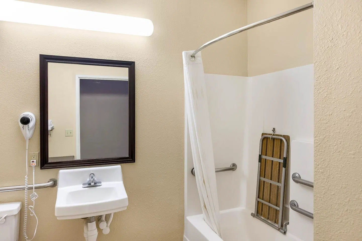 Comfort Suites Plainview Badezimmer