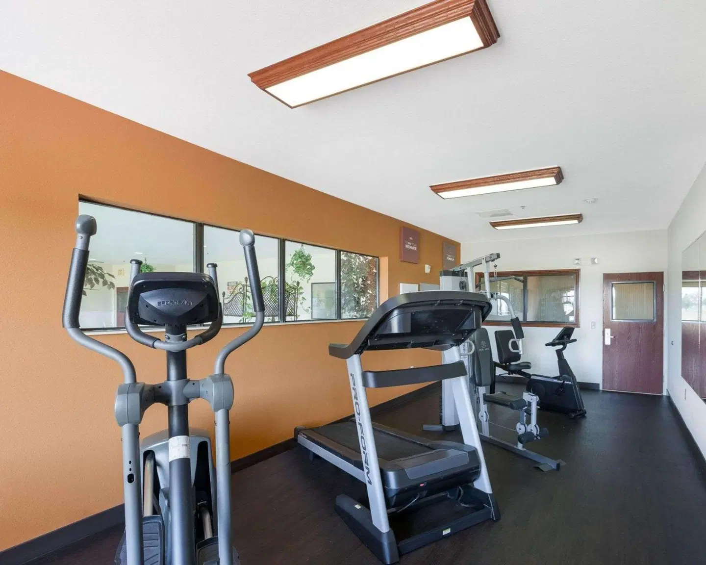Comfort Suites Plainview SPORTS_AND_LEISURE