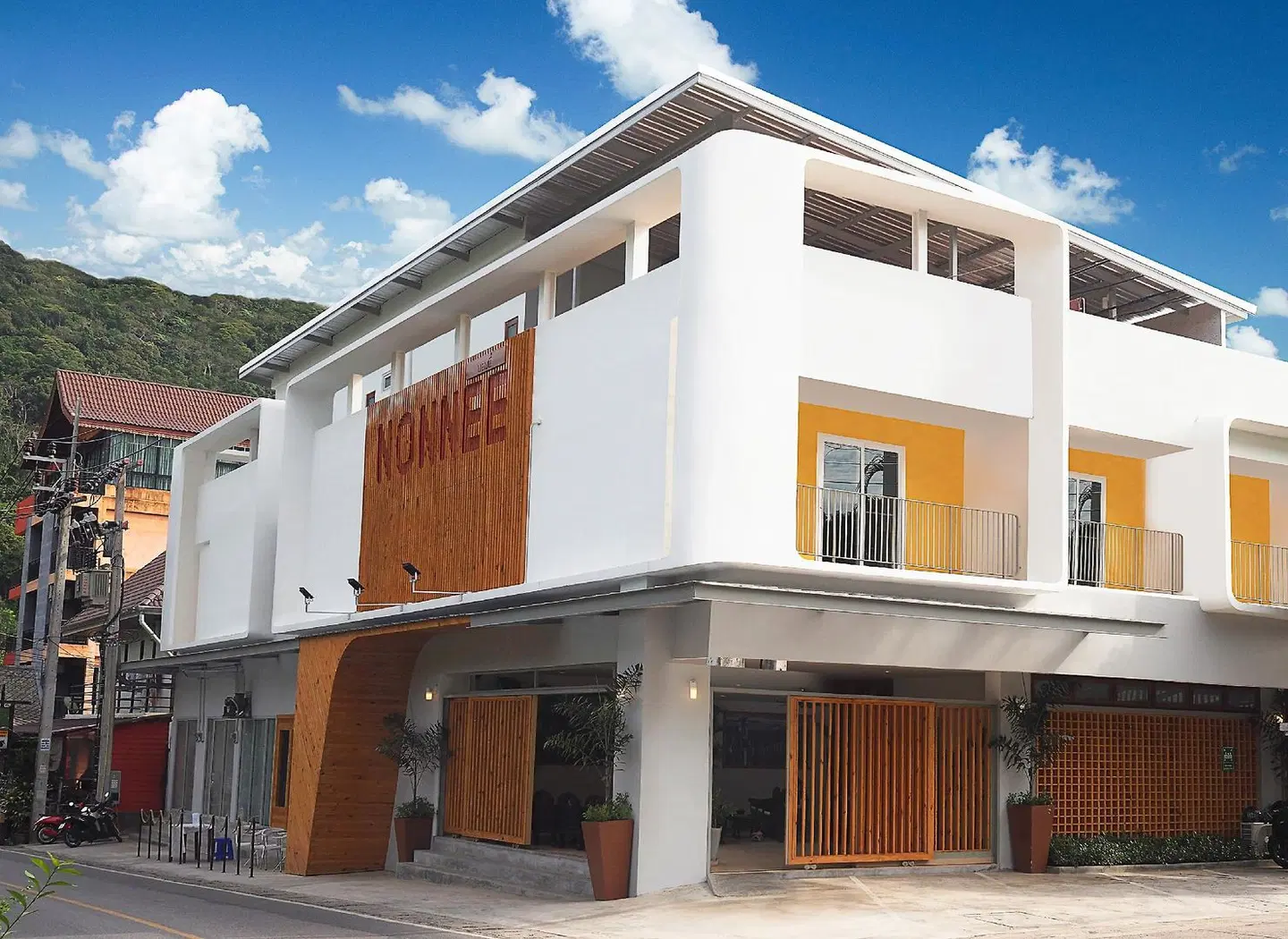 Nonnee EXTERIOR