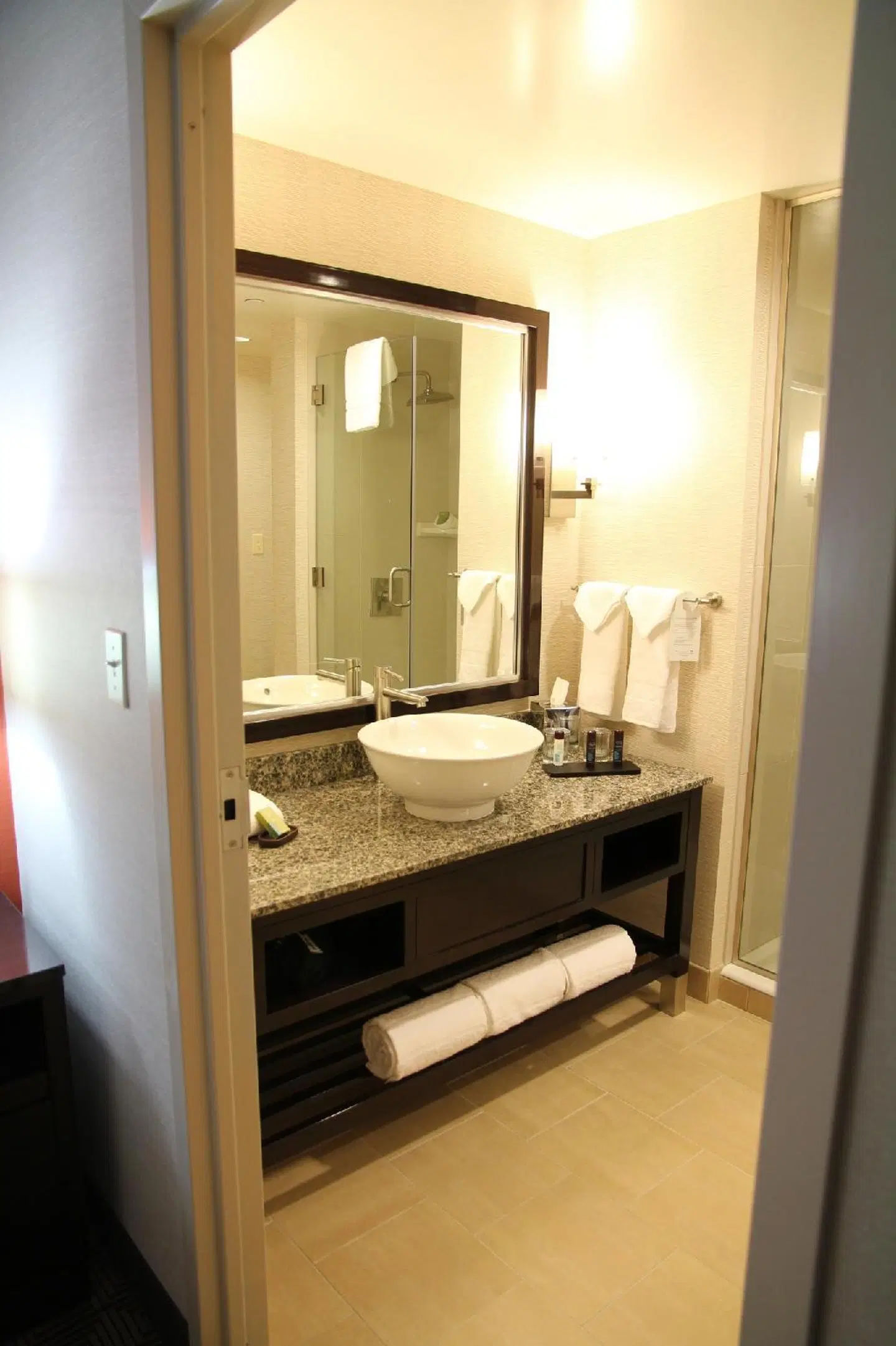 Embassy Suites by Hilton Ontario Airport Badezimmer