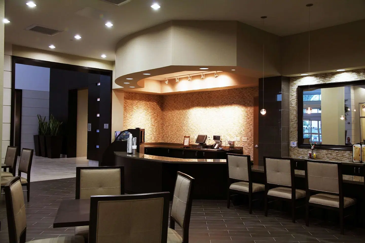 Embassy Suites by Hilton Ontario Airport Bar