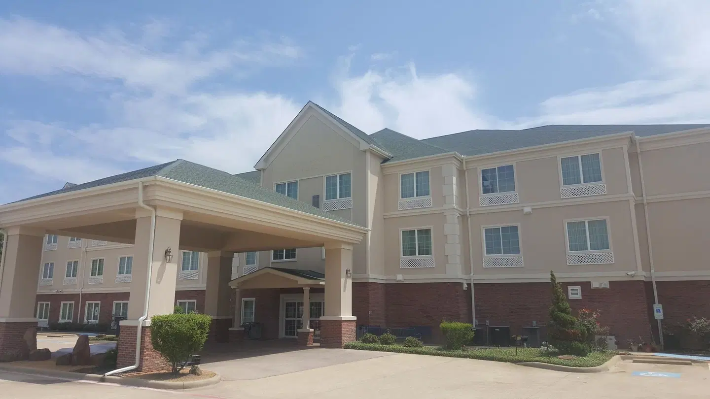 La Quinta Inn & Suites by Wyndham Tyler South EXTERIOR