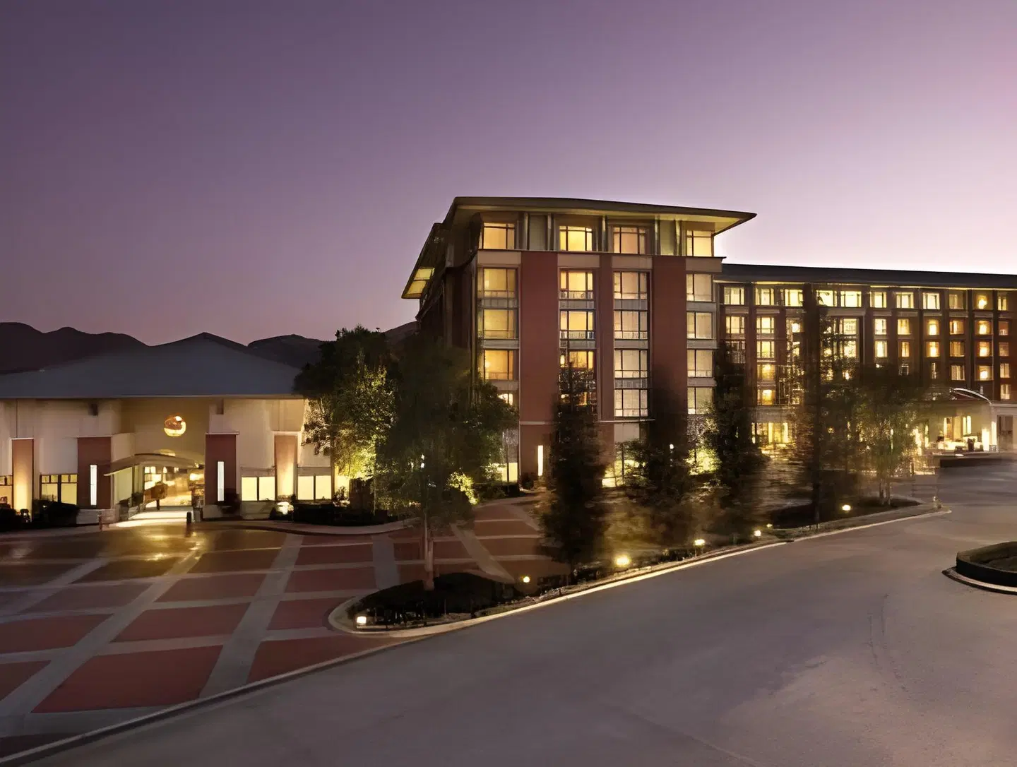 Four Seasons Hotel Westlake Village EXTERIOR