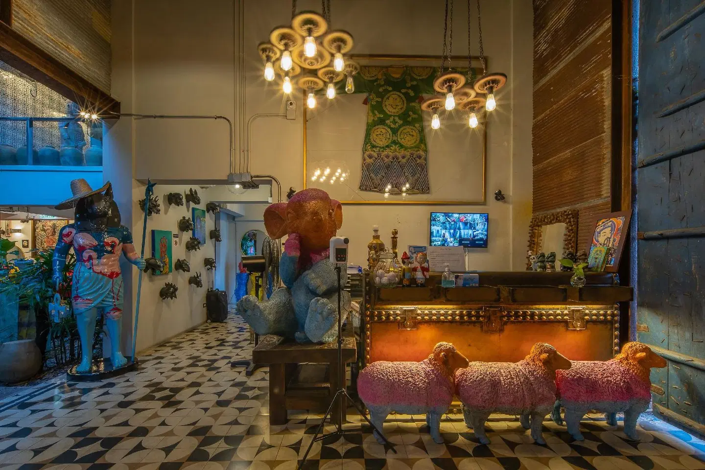 River Art Hotel Bar