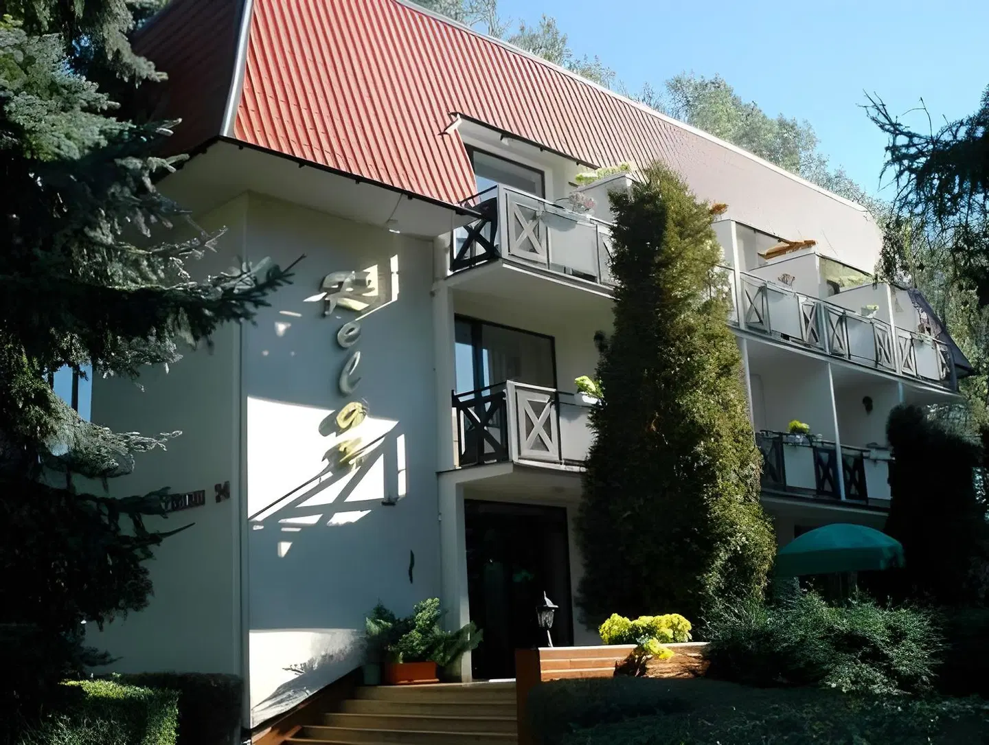 Relax EXTERIOR