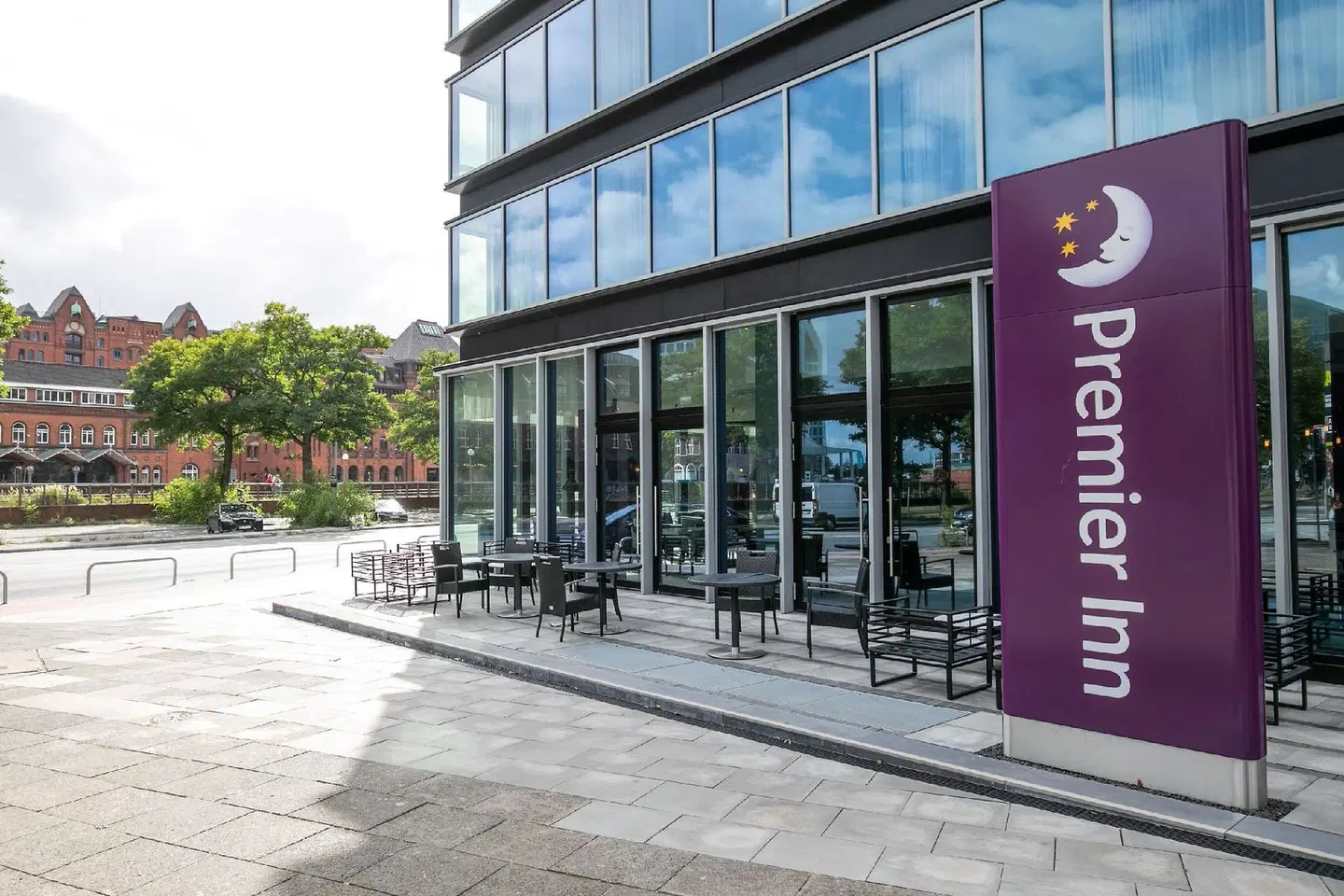 Premier Inn Hamburg City EXTERIOR