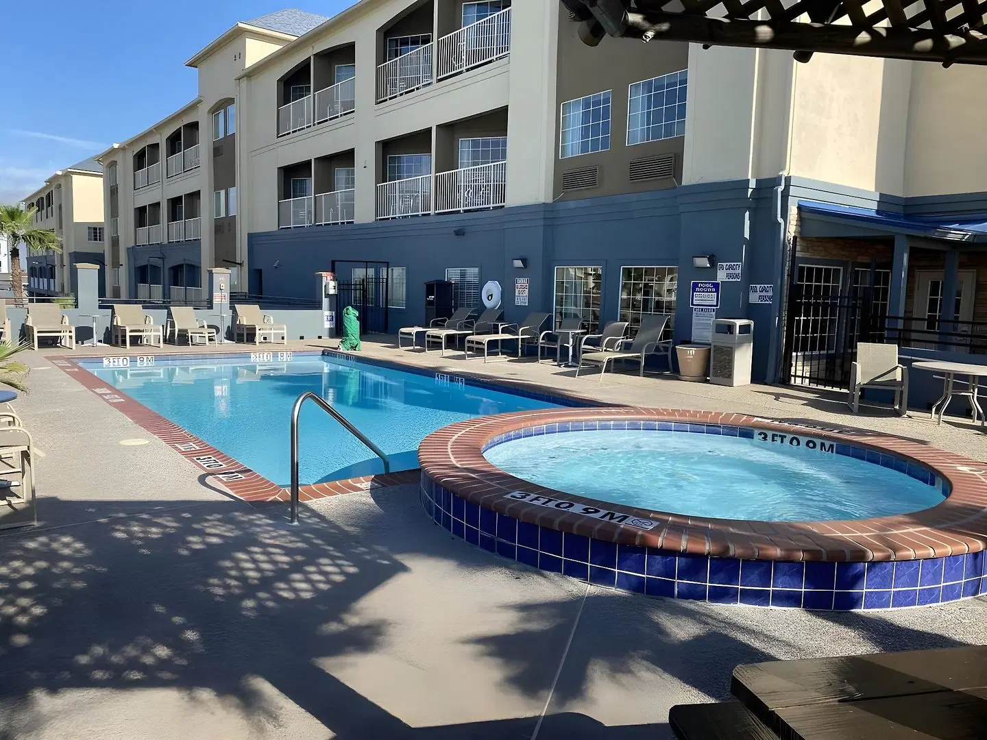 La Quinta Inn & Suites Galveston - Seawall West OUTDOOR_POOL
