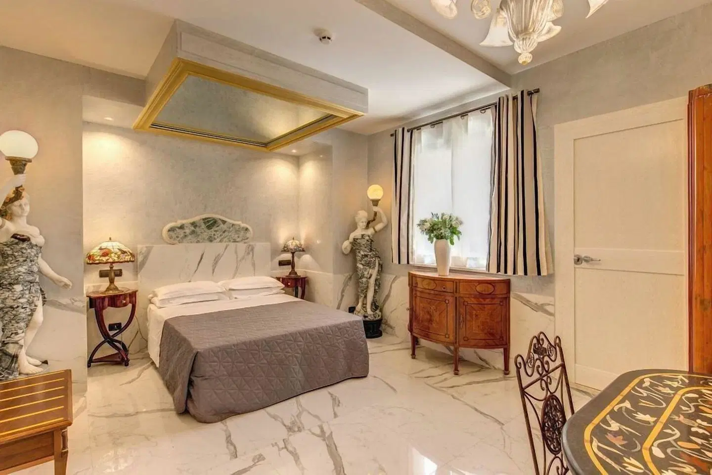 Aurelius ROOM_EXAMPLE