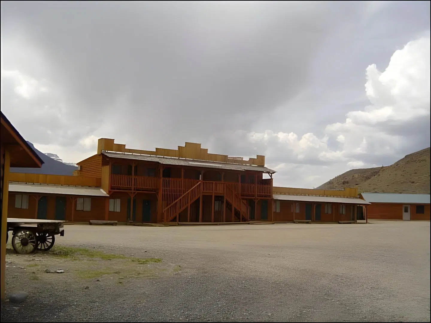 Yellowstone Valley Inn EXTERIOR
