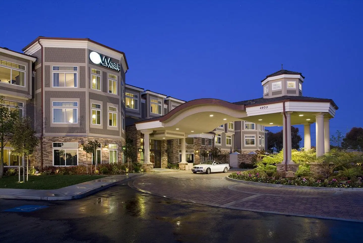 West Inn & Suites EXTERIOR