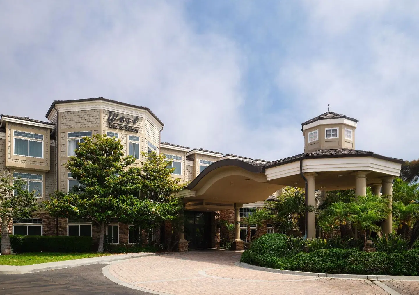 West Inn & Suites EXTERIOR