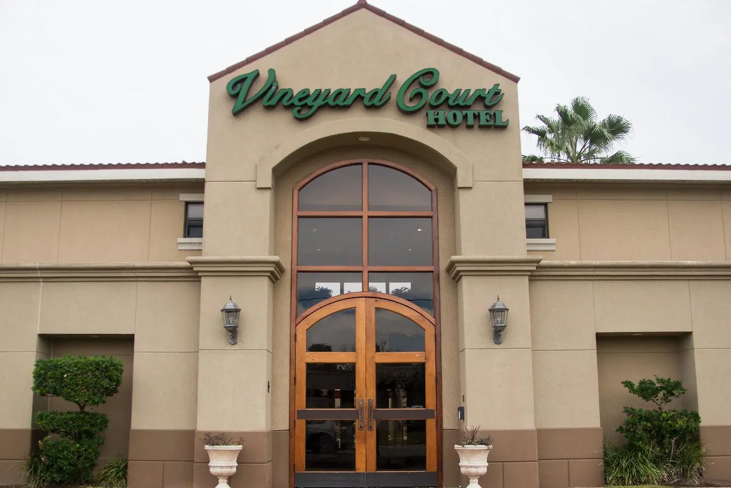 Vineyard Court Designer Suites Hotel EXTERIOR