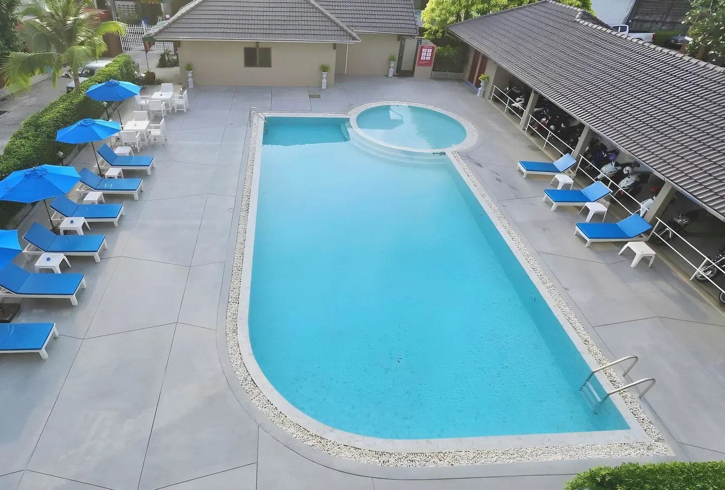 Pattra Mansion by AKSARA Collection OUTDOOR_POOL