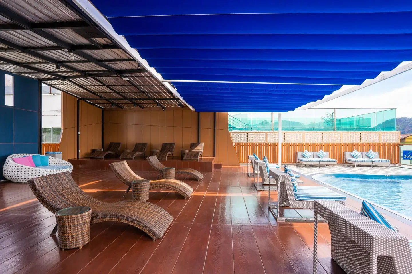 Hotel Dsure Patong Terrasse
