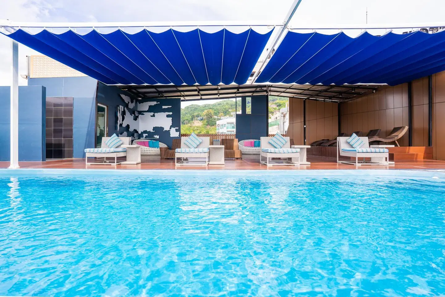 Hotel Dsure Patong Hallenbad