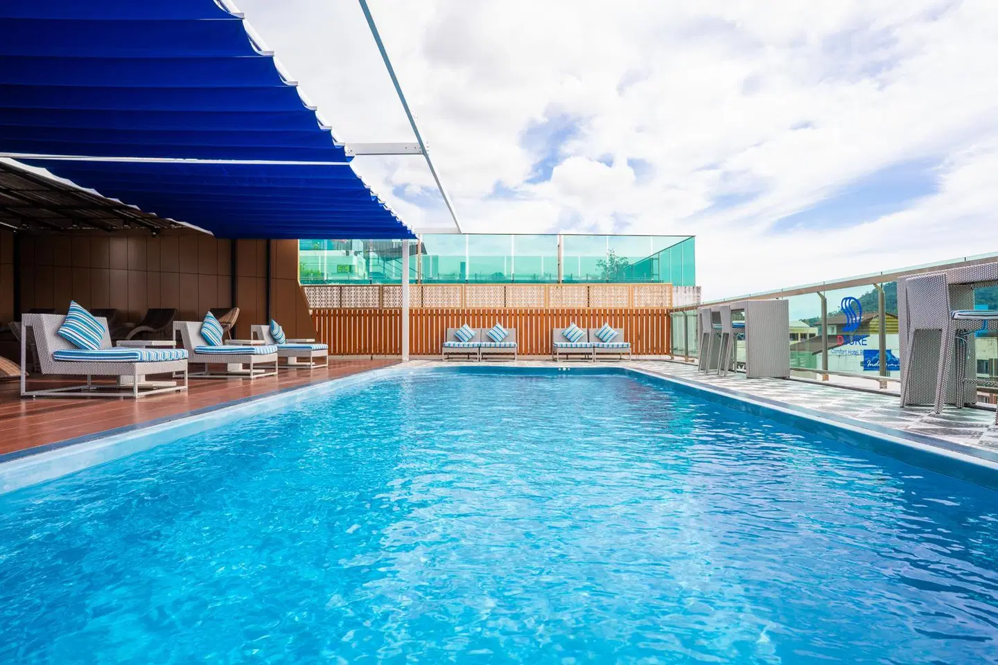 Hotel Dsure Patong Hallenbad