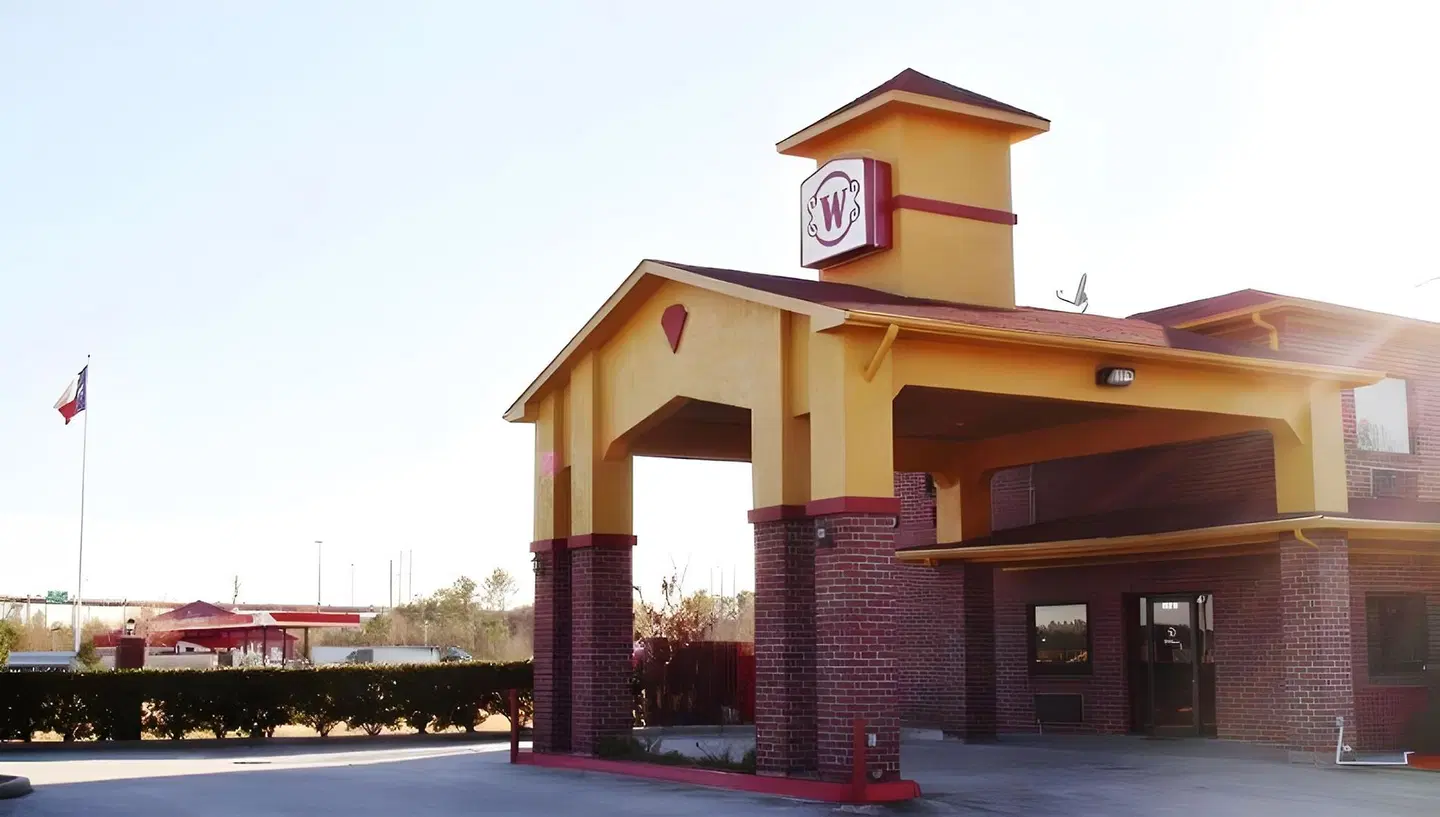 Winchester Inn and Suites Humble/IAH/North Houston EXTERIOR