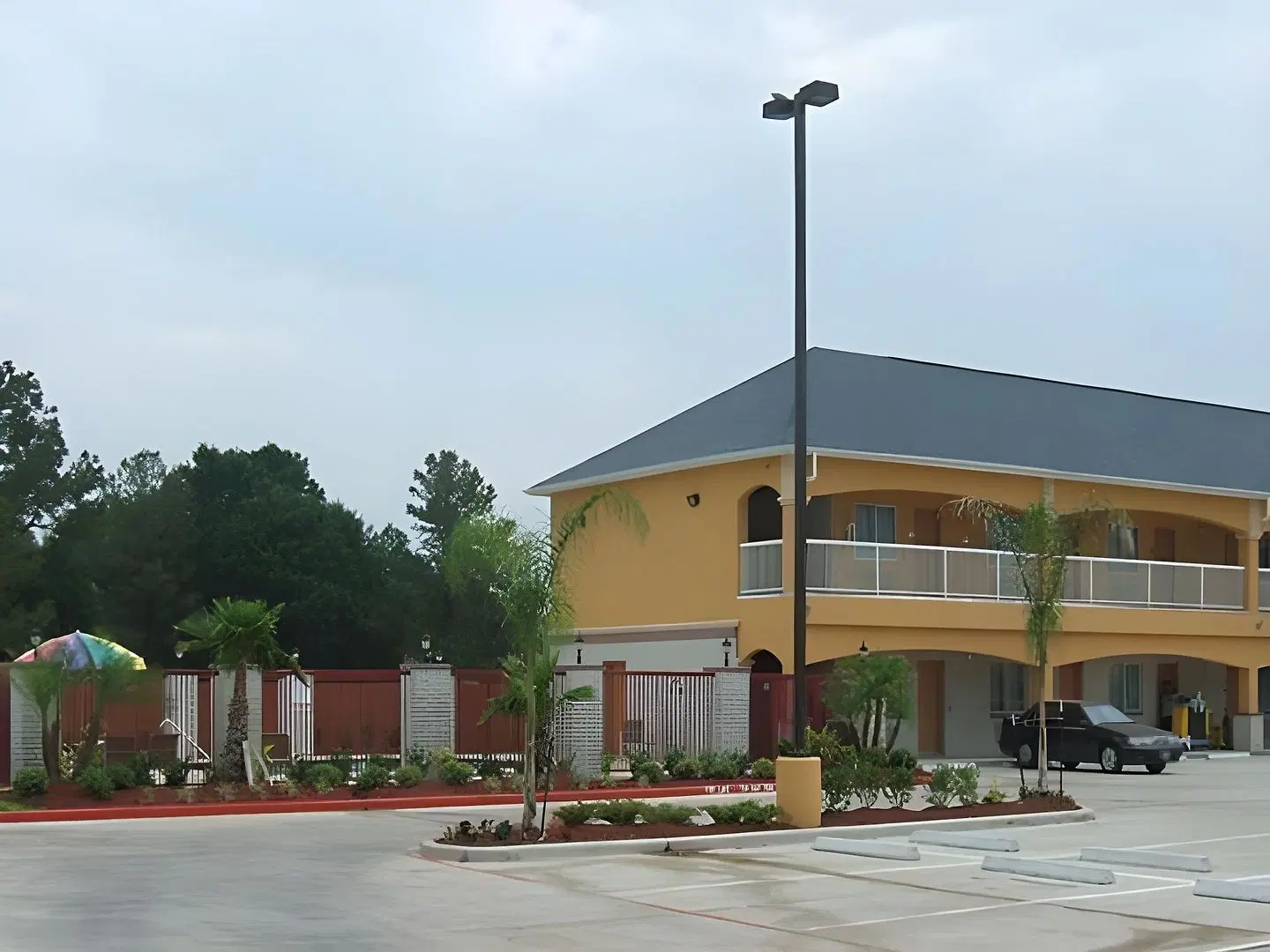 Scottish Inn & Suites Houston EXTERIOR