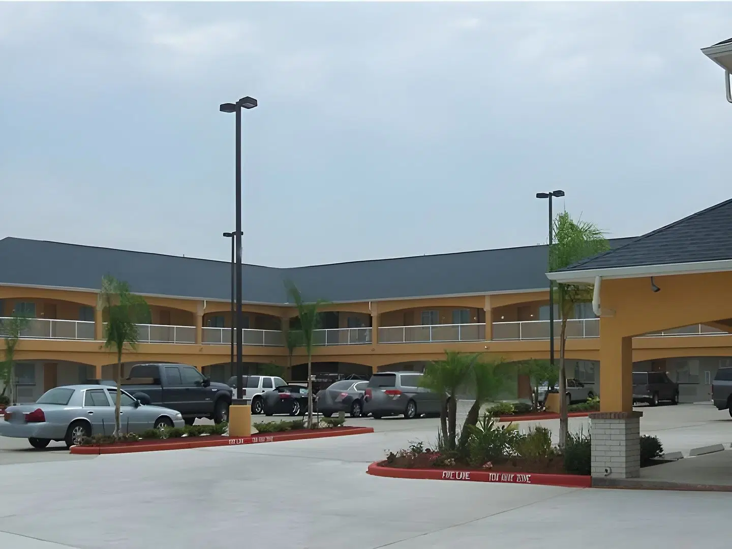 Scottish Inn & Suites Houston EXTERIOR
