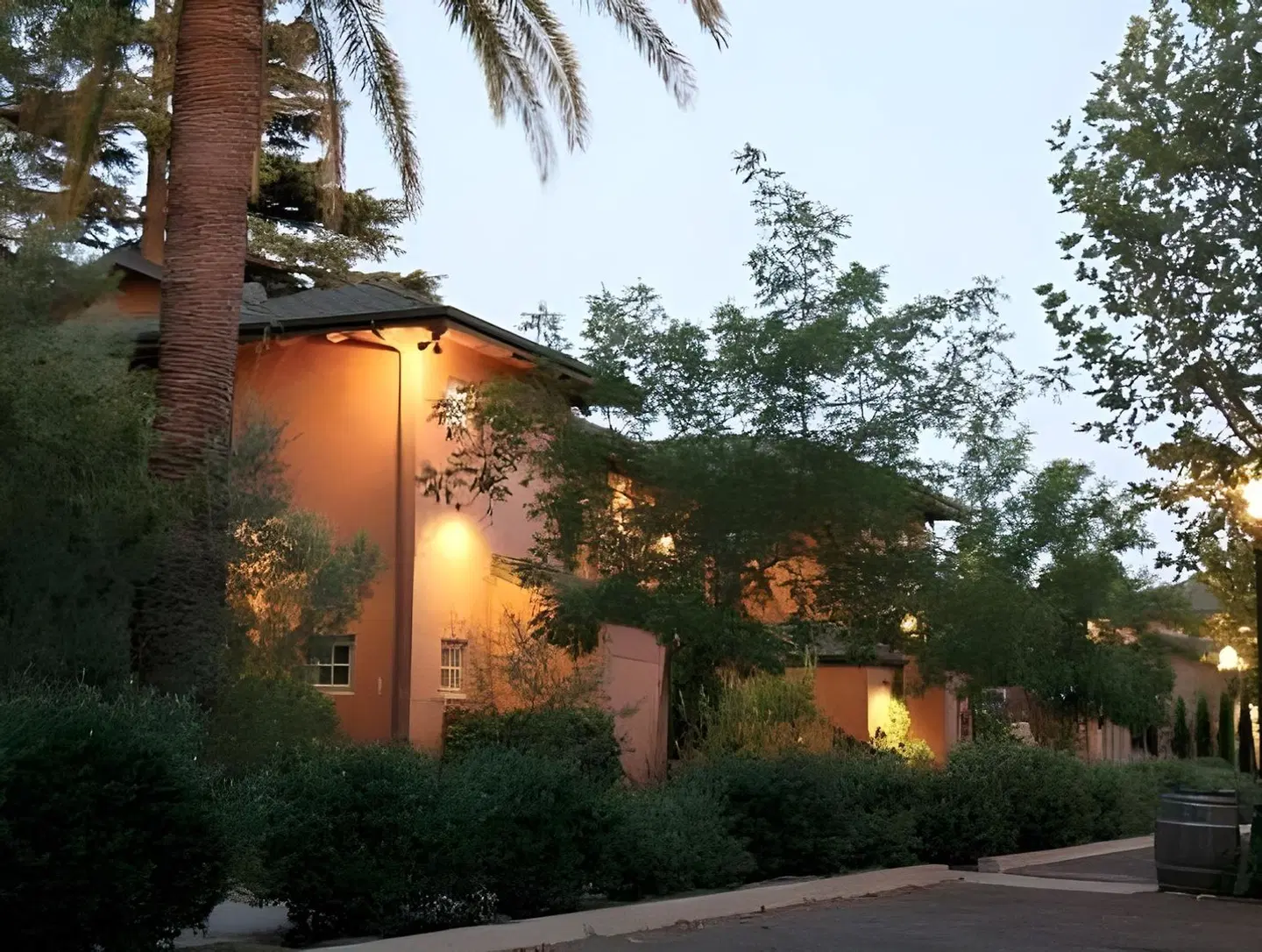 Wine & Roses Hotel Restaurant Spa Lodi EXTERIOR