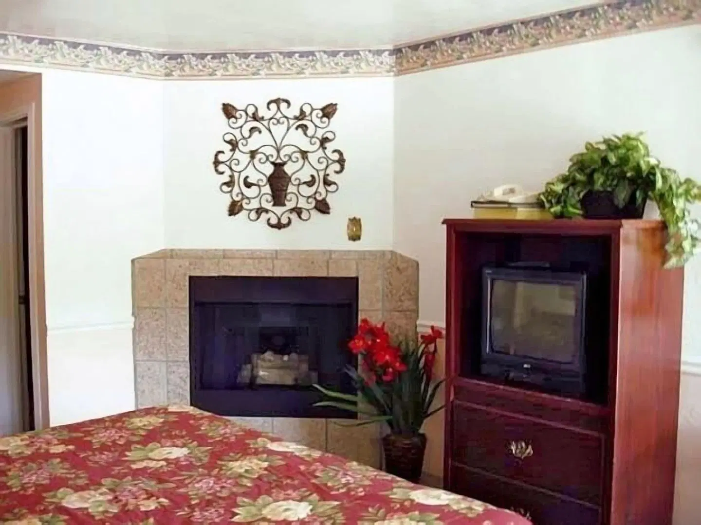 Del Monte Pines ROOM_EXAMPLE