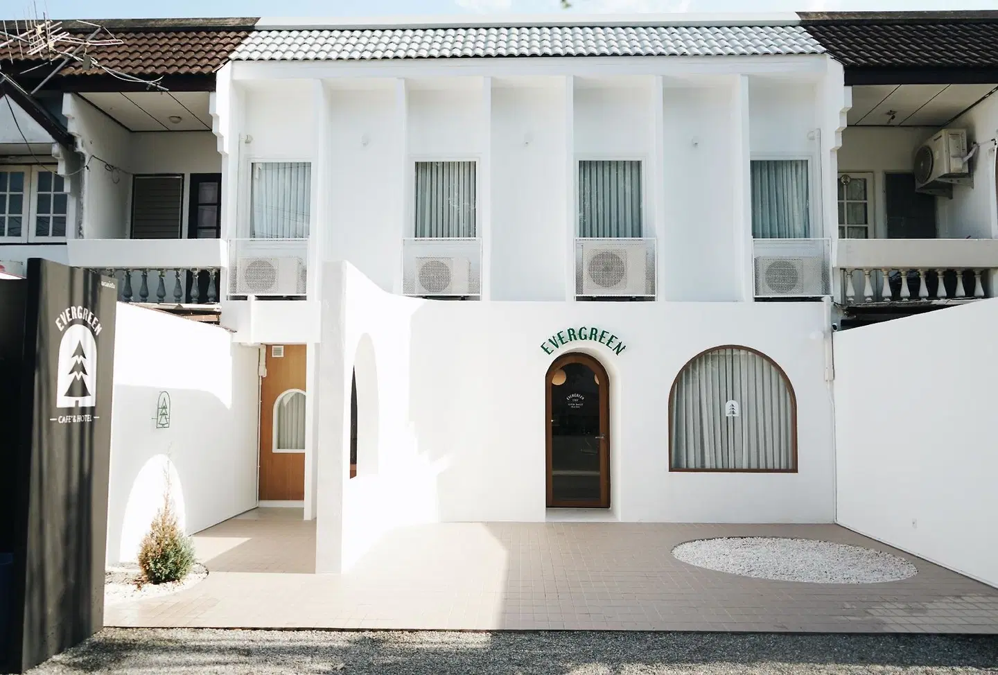 Evergreen Cafe and Hotel EXTERIOR
