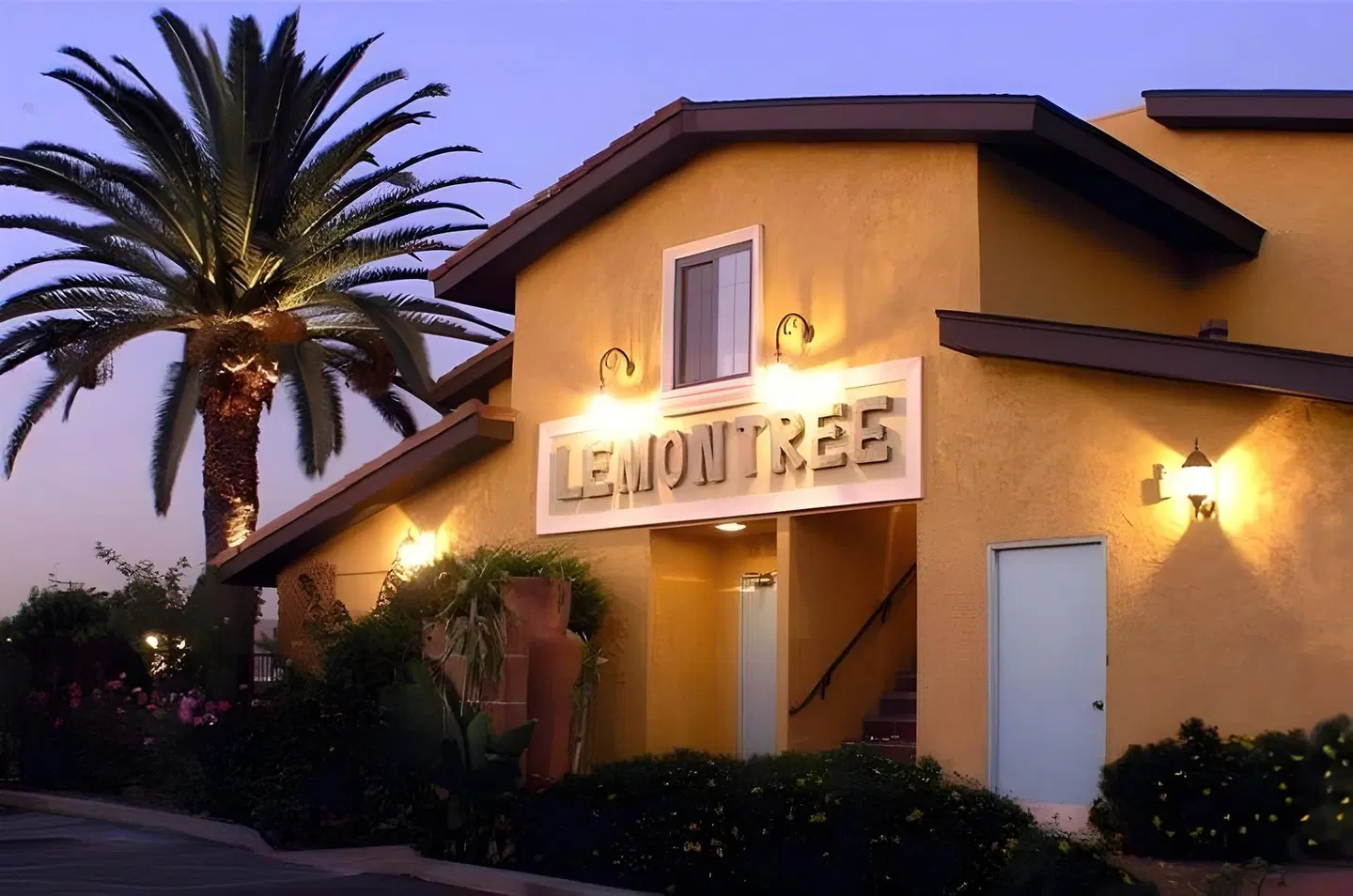 The Lemon Tree Hotel EXTERIOR
