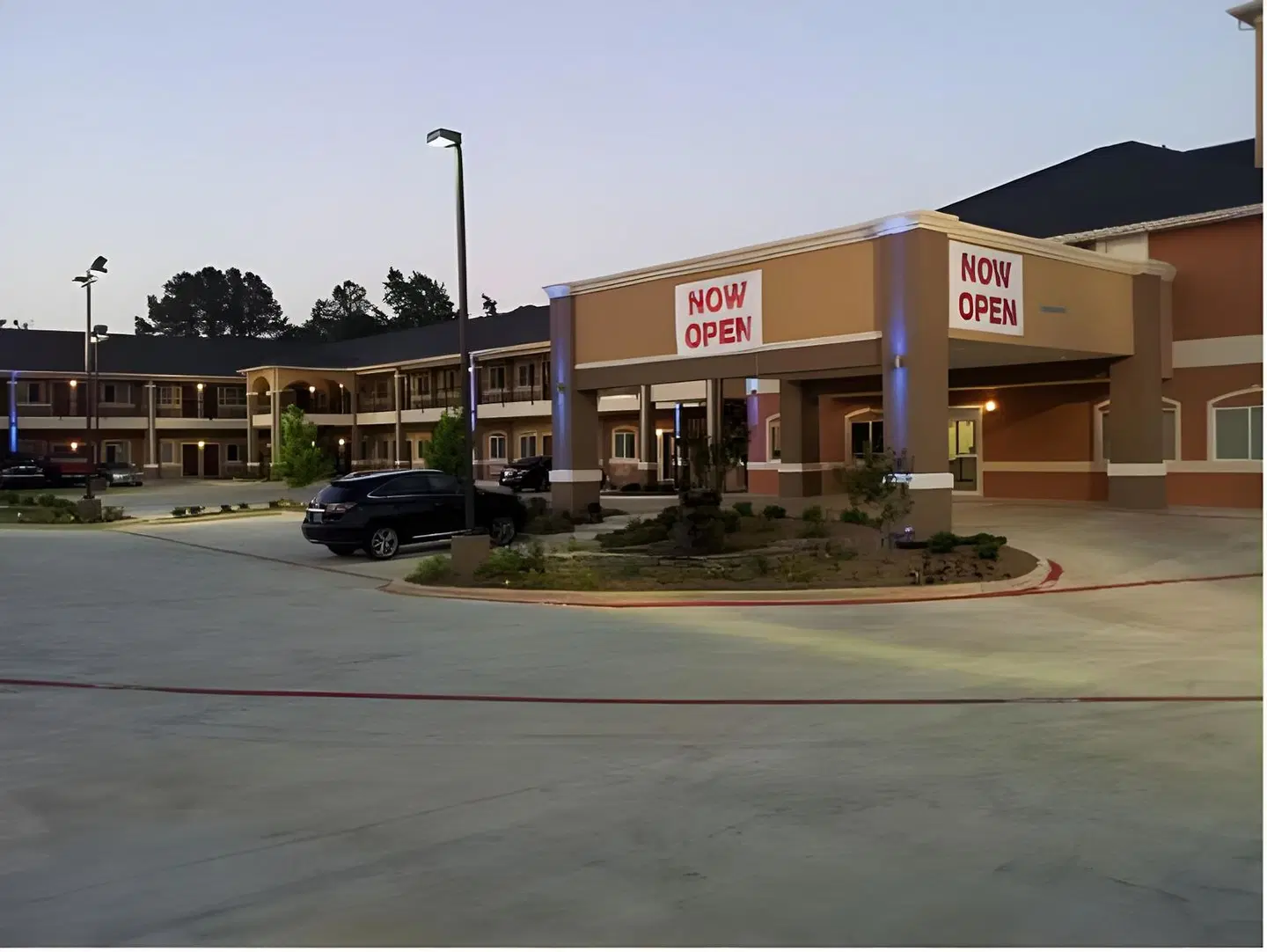 Executive Inn and Suites Tyler EXTERIOR