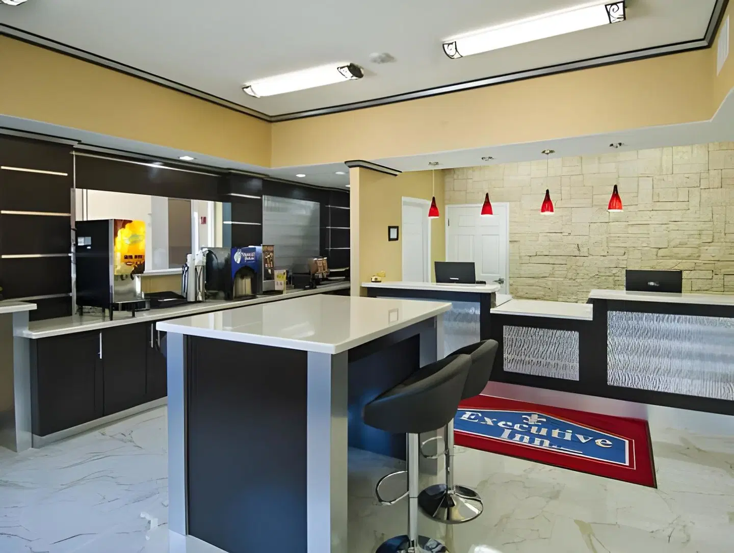 Executive Inn and Suites Tyler Bar