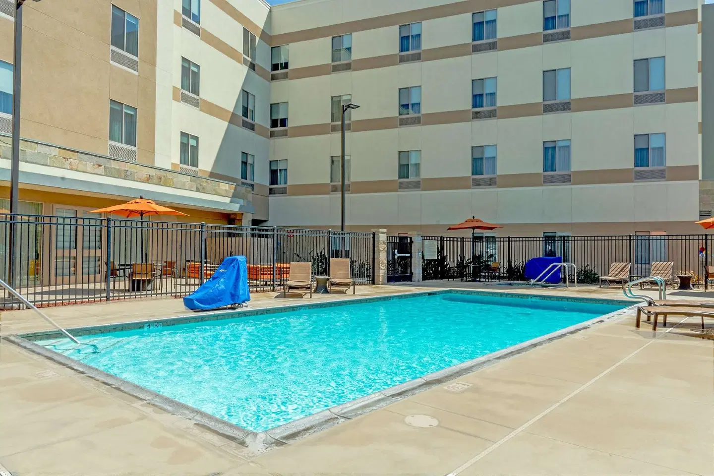 Hampton Inn & Suites Riverside/Corona East OUTDOOR_POOL