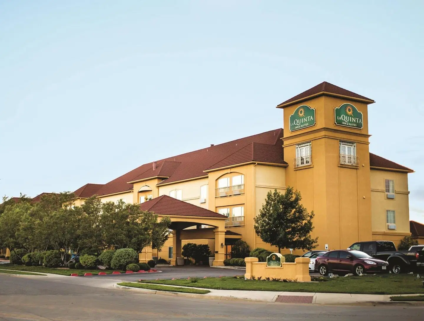 La Quinta Inn & Suites Lubbock North EXTERIOR