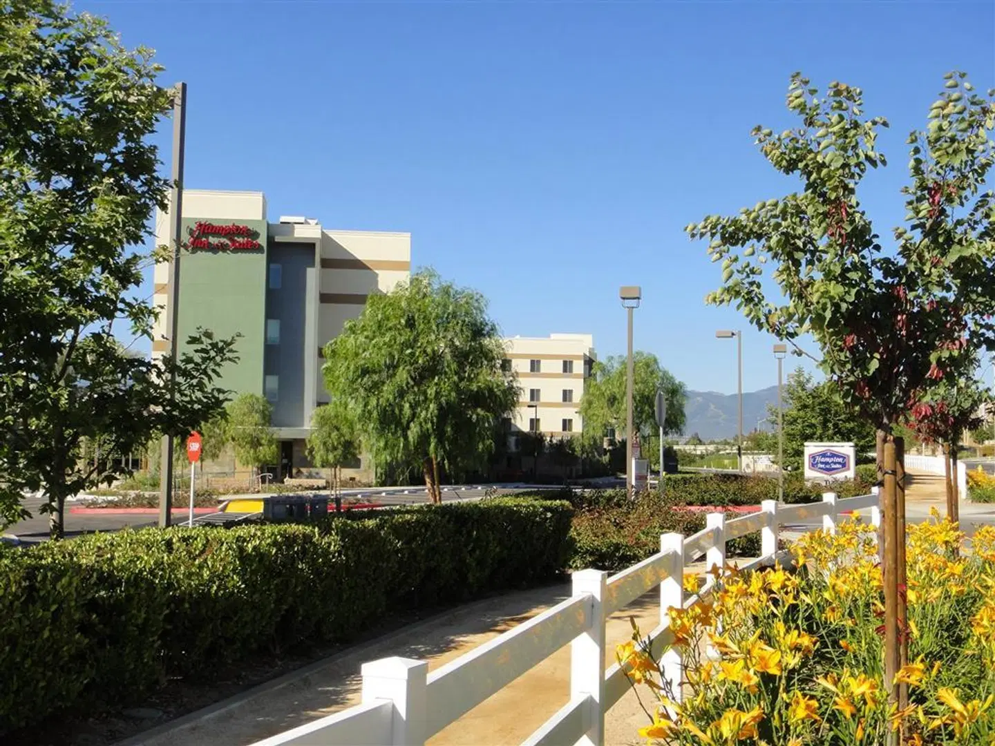 Hampton Inn & Suites Riverside/Corona East Terrasse