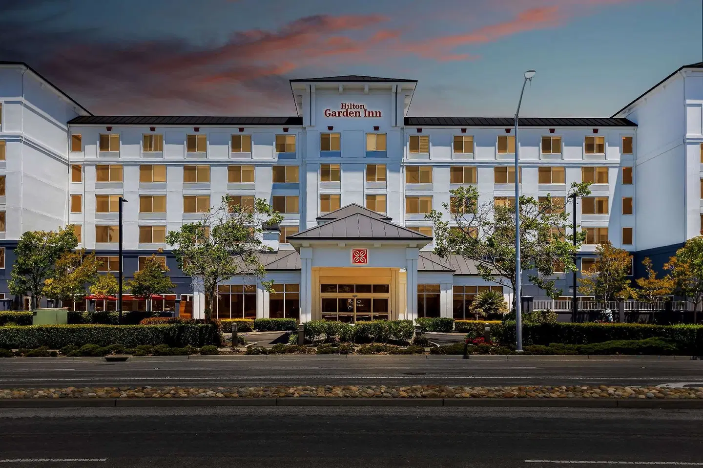 Hilton Garden Inn San Mateo EXTERIOR