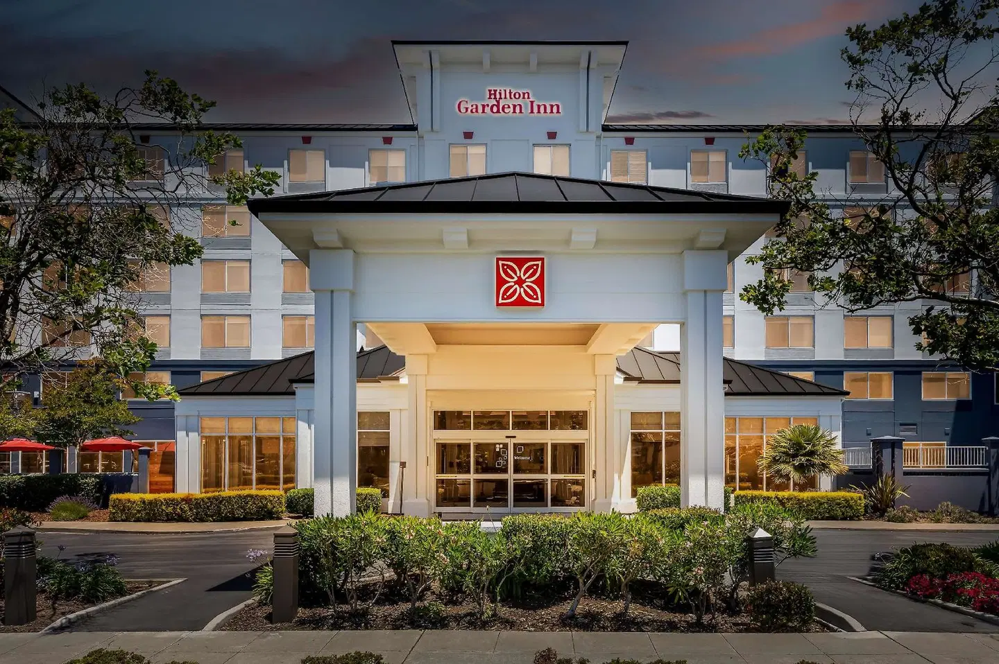Hilton Garden Inn San Mateo EXTERIOR