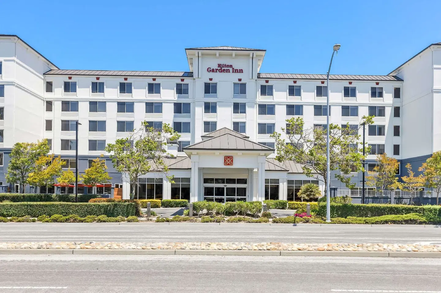 Hilton Garden Inn San Mateo EXTERIOR