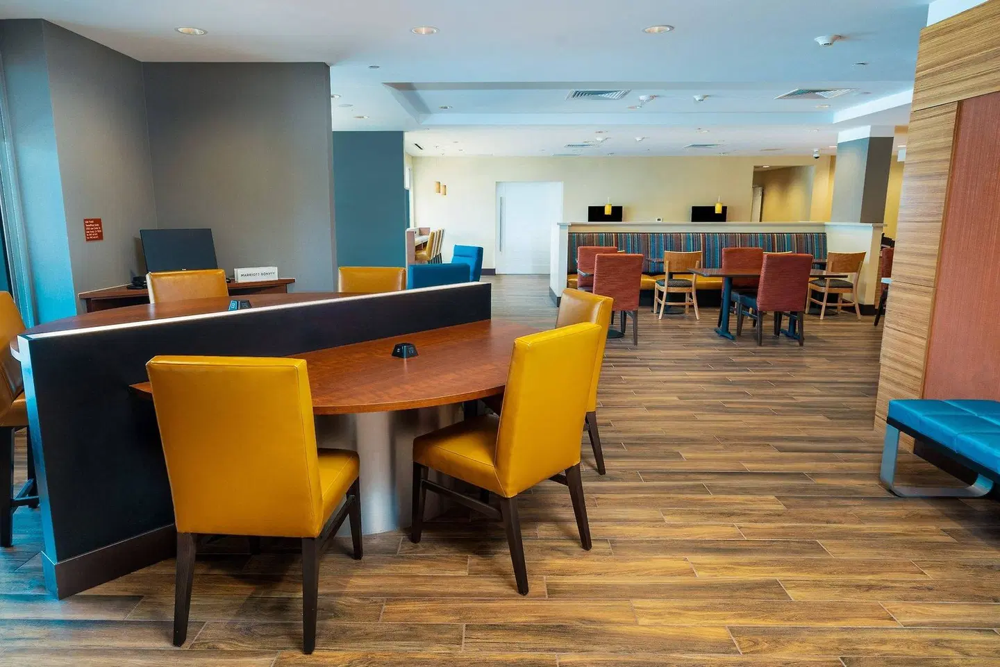 TownePlace Suites Irvine Lake Forest Bar