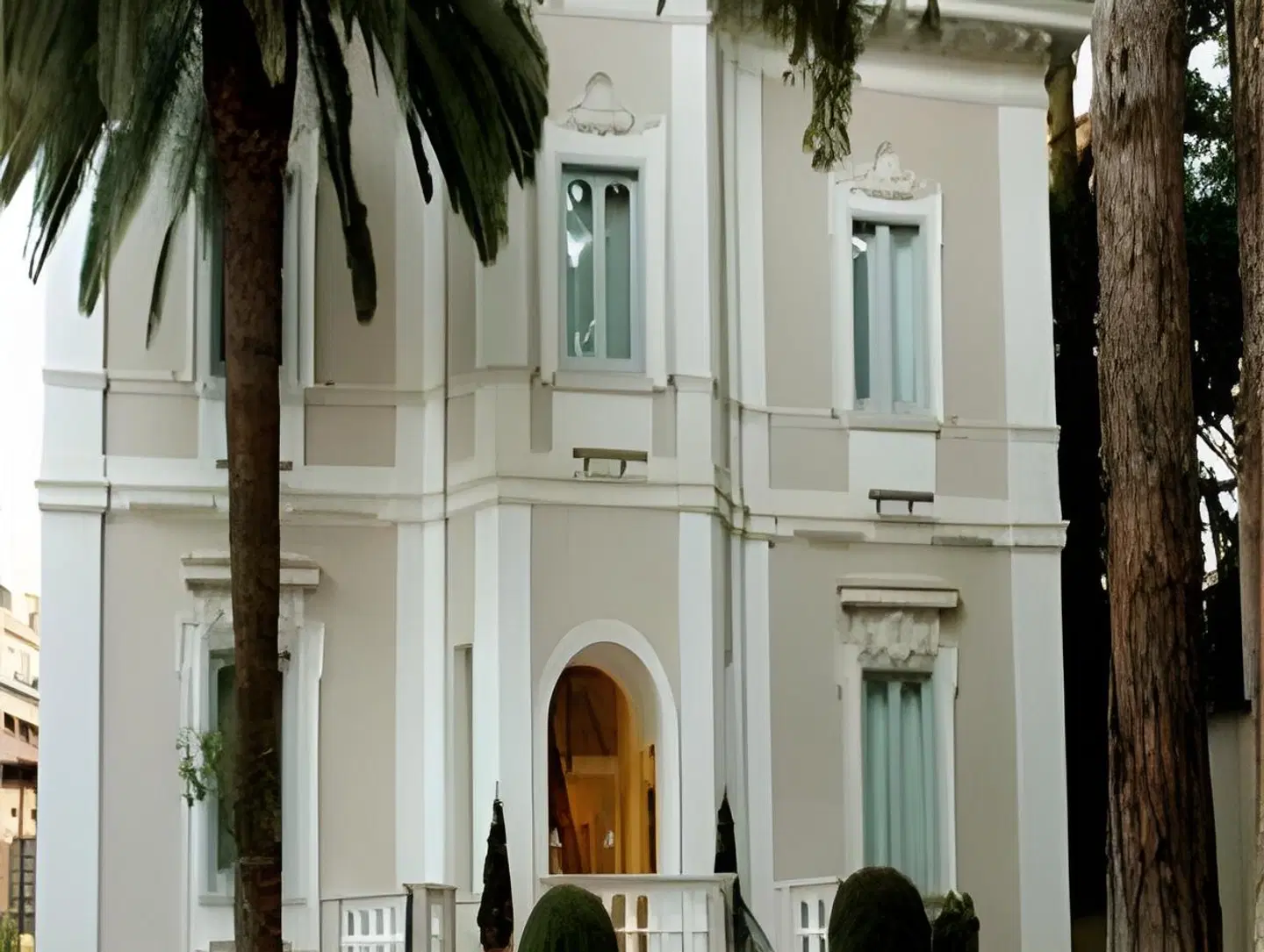 Flora EXTERIOR