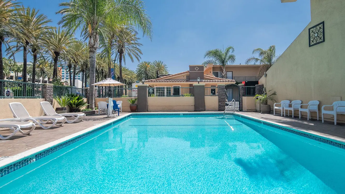 Anaheim Islander Inn & Suites OUTDOOR_POOL
